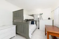 Sunshine State of Mind House Hotels in Jensen Beach