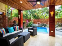3 min walk to surf, 3bedrooms, Villa, Pool, Steps to the Beach! Hotels in Dominical