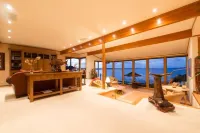 Waterfront Retreat with Inspirational Views Hotels in Russell