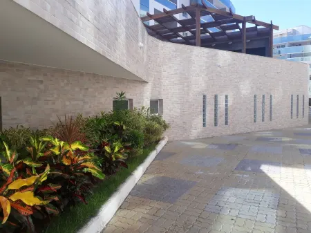 APARTMENT OF HIGH STANDARD ON THE BEACH IN ARRAIAL DO CABO Отели рядом с достопримечательностью «Praia dos Anjos»