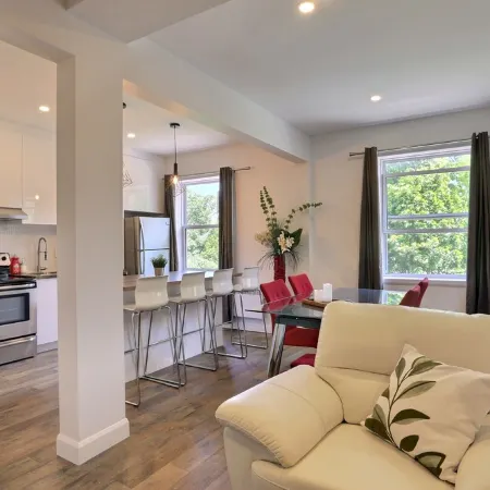 Sublime, Renovated! One river from Chateau Frontenac. 2 bedrooms, free parking!
