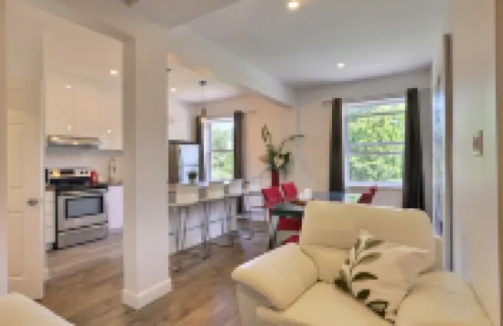 Sublime, Renovated! One river from Chateau Frontenac. 2 bedrooms, free parking!