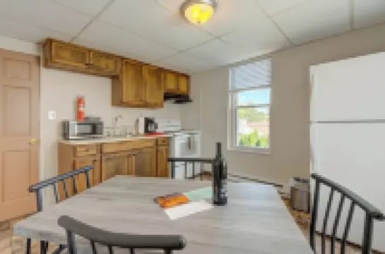 Hell's Kitchen, Apt #11-Bedroom Apartment Just a Short Walk to Hershey Theatre