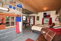 12th St. Cowboy Corner Bandera, TX Hotels in Bandera