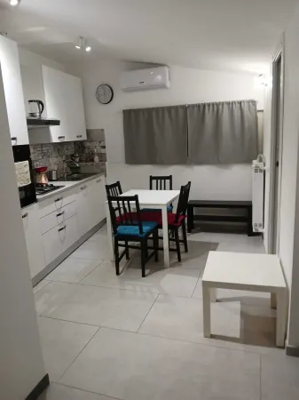 Central Cosy Apartment in Rome Отели рядом с достопримечательностью «Римский университет Тор Вергата»