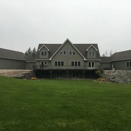 Luxury Home w/INDOOR POOL 20mins BarHarbor boardersAcadia National Par