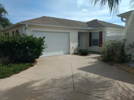Beautiful Villa in the Heart of Florida's Friendliest Active Adult Community