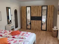 Sonnige Ferienwohnung Grassau mit Südterrasse und Garten, Zentral Gelegen Hotels in Grassau