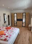 Sonnige Ferienwohnung Grassau mit Südterrasse und Garten, Zentral Gelegen