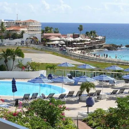 Tropical Gem! Watch Jets Fly into Airport+Ocean Beach+Garden Views+Many Perks!!!