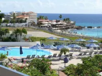 Tropical Gem! Watch Jets Fly into Airport+Ocean Beach+Garden Views+Many Perks!!!