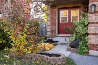 Peaceful - 4 bdrm home with fast WIFI free parking