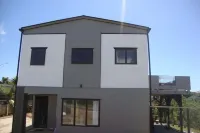 Skyline Apartments Raglan (Lower Apartment) Hotels in Raglan