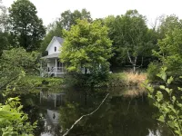 Chalet Oasis de Paix Hotels in Chateau Richer