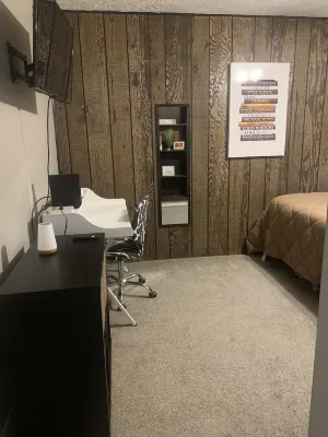 Metro Airport Suite located near busy streets and highways! ASK ABOUT CAR RENTAL