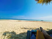 Cozy 2-bedroom apartment in fabulous Freeport with 4 balconies & plenty of space