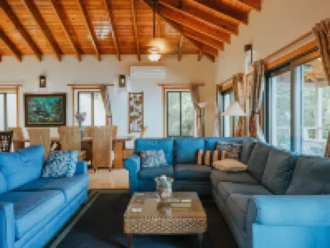 Private Waterfront 5 Bedroom Villa! Stunning views from every room! โรงแรมในนอร์ทไซด์