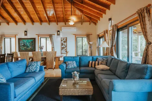 Private Waterfront 5 Bedroom Villa! Stunning views from every room!