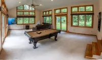 Serenity on Seven Acres - Luxurious Log Cabin