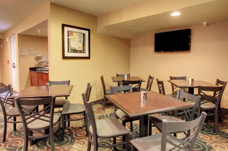 Cobblestone Inn & Suites - Corry