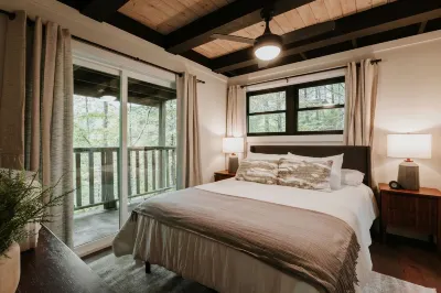 Stylish Home w/Hot Tub in Laurel Valley! Hotels near Bethel Baptist Church