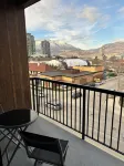 Quick walk to Lakeside Boardwalk and Downtown shops & restaurants!
