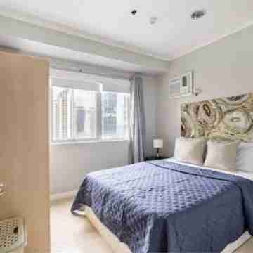 New! Central and Spacious Three Bedroom in BGC! Rooms