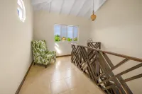 Cozy Two Bedroom Apartment Available for Rent in Holetown Area Hotel a Christie