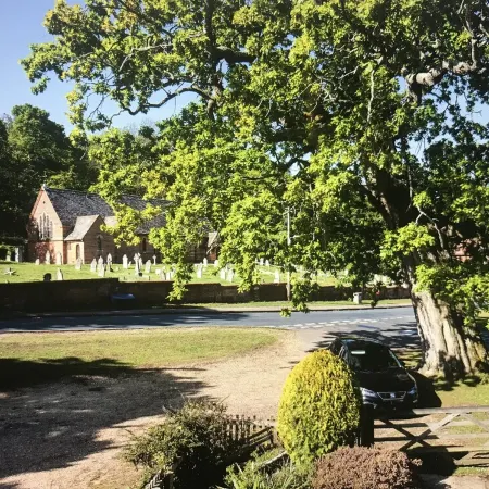 Delightful New Forest Cottage in Idyllic Village