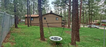 Monarca Charming Family Cabin- Near Downtown and Ski Resort Отели рядом с достопримечательностью «Moon Mountain»