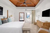 Updated Penthouse amazing ocean front view of GRACE BAY BEACH!!!