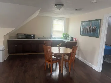 Quiet neighborhood and Walking destination to Downtown Salem Отели в г. Сейлем