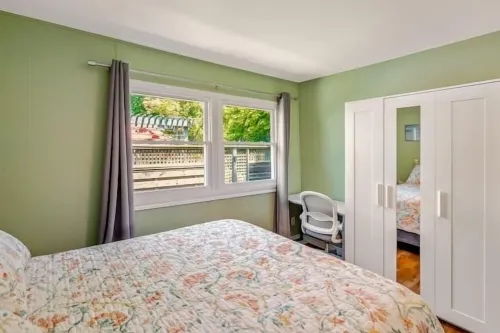 2bdrm Family Cottage - Short walk to the Beach