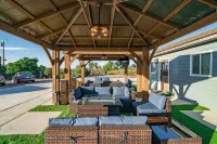 Melrose 2 BR w/ large kitchen + fireplace + patio
