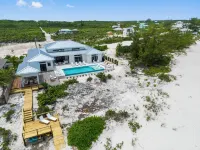 Ciesta Sands- Beachfront Luxury, Top Beach, 4 Bedrooms w Private Bath, Pool فنادق في 