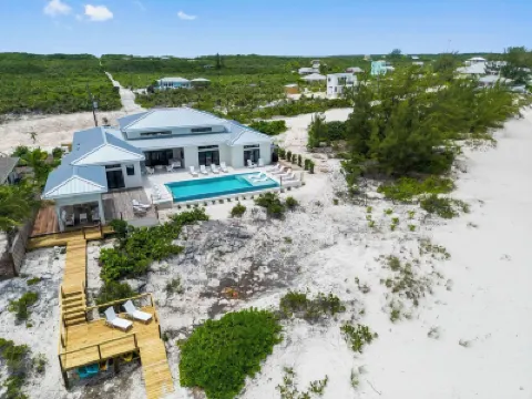 Ciesta Sands- Beachfront Luxury, Top Beach, 4 Bedrooms w Private Bath, Pool  호텔