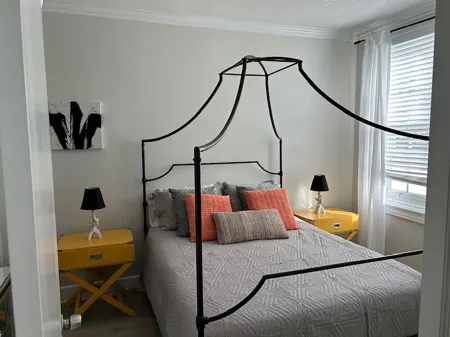 PALM BEACH HOTEL CONDO DESIGNER CHIC ONE BEDROOM Отели рядом с достопримечательностью «Палм-Бич»