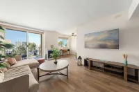 The Iris-Marina del Rey Getaway with A/C, Fast Wi-Fi & Serene Vibes
