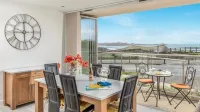Apartment Sleeps 4 stunning views/sunsets overlooking Whipsiderry Beach/ Newquay