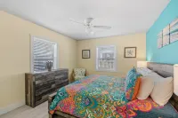 7 Bedroom - Gulf Front W/ Private Pool - 4 Kings, 9 Twins, 1 pull out