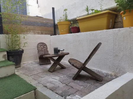 Attractive F2 souplex apartment with free PARKING, small garden and terrace Отели рядом с достопримечательностью «Le Jardin Botanique»