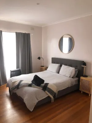 St. Leonards Pier Beach House -5 min walk to the beach