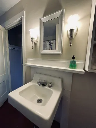 Discover Captain's Winter Retreat, the Authenticity & the Best Value in Bath!