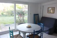 Studio 26m2 private garden 100m2 village center