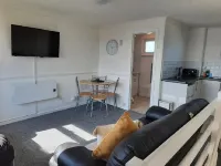 Outstanding 3 Bedroom Chalet, walk to beach, nr Gt Yarmouth & Norfolk Broads