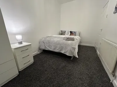 Comfortable, spacious Two bedroom house close to Etihad Stadium Hotels near Ashton Central Mosque