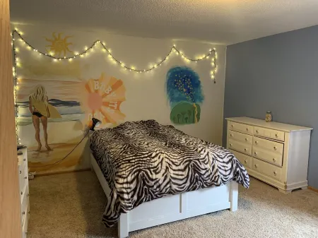 Large house close to grocery stores and schools Отели в г. Стил