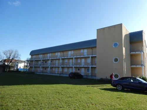 2 rooms apartment in the Kurparkcarree, with elevator to the 1st floor, beach distance 80m Hotels in Juliusruh