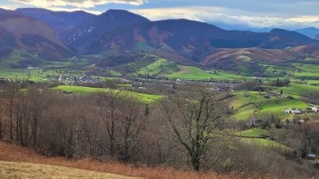 Maison de Village en Béarn, à 20 km de la Station de ski La Pierre Saint-martin Отели в г. Арет
