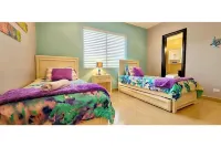 Luxury 4BR Villa + Guesthouse & Pool @Buenaventura Hotel di 